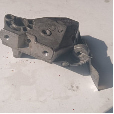 Подушка двигуна Audi / Volkswagen / Skoda / SEAT — 038199207AG